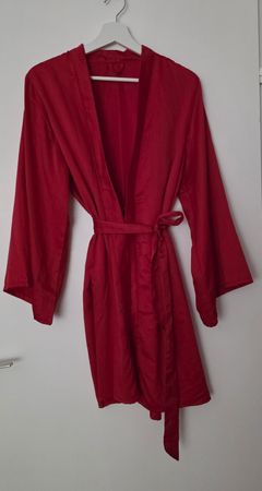 Roter Morgenmantel , Grösse M, Top Zustand!