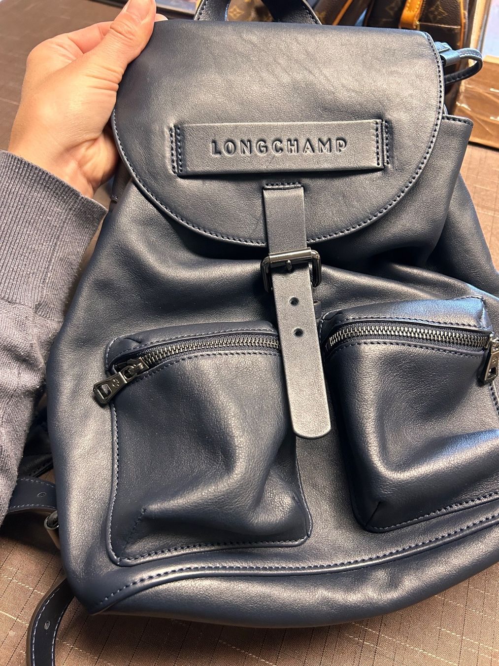 Longchamp Zaini: Longchamp Rucksack in dunkelblauem Leder – Nuovo (secondo la descrizione) da Trin venduto da kreadiva