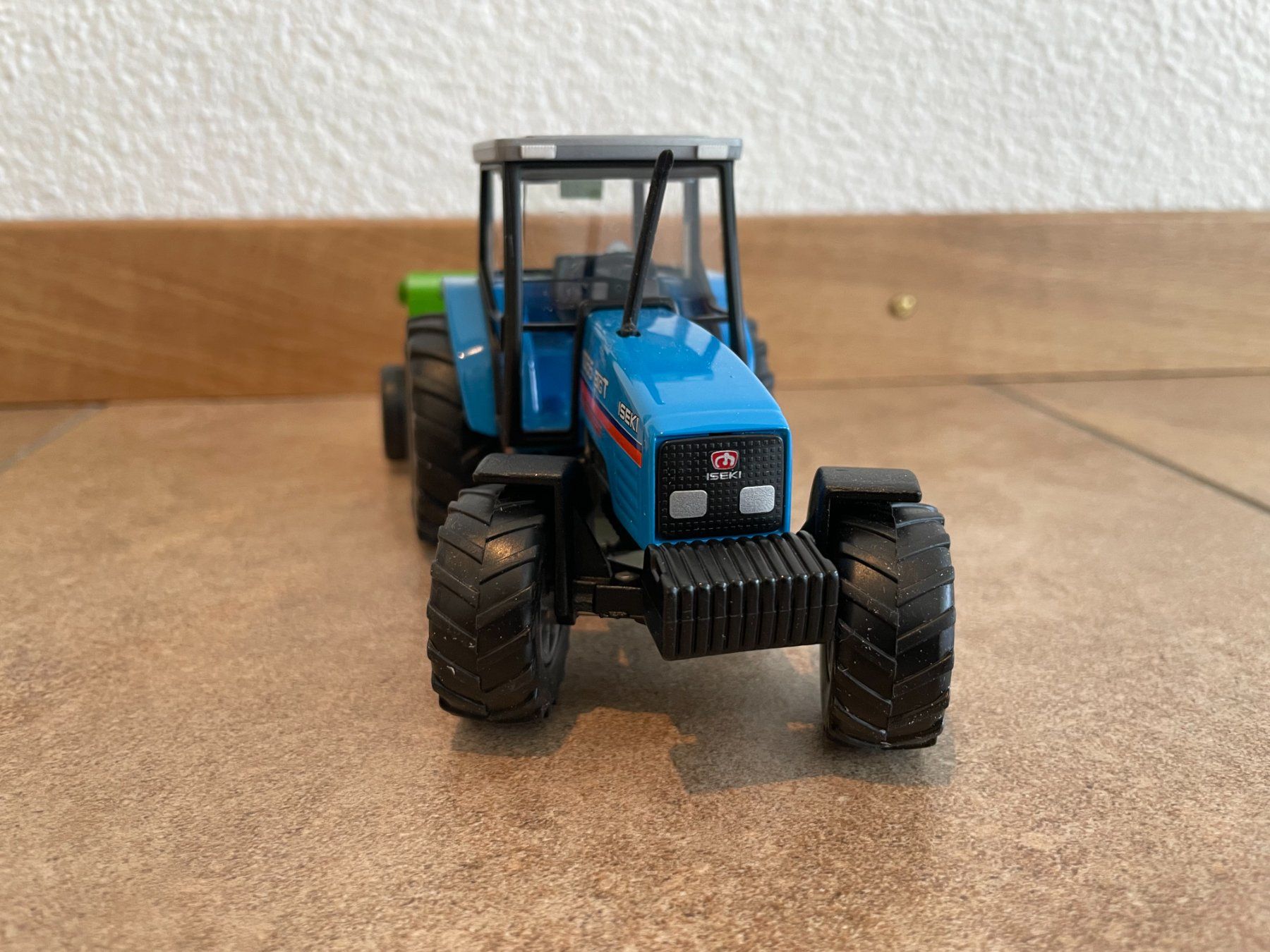 Iseki Trattori: SIKU Iseki BigT 1055 mit Amazone – Nuovo e nell'imballaggio originale da Kreuzlingen venduto da Stefan1150 1
