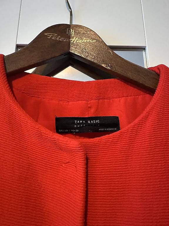 Manteaux: Roter Mantel ZARA – D'occasion à Zürich par Bionda 1