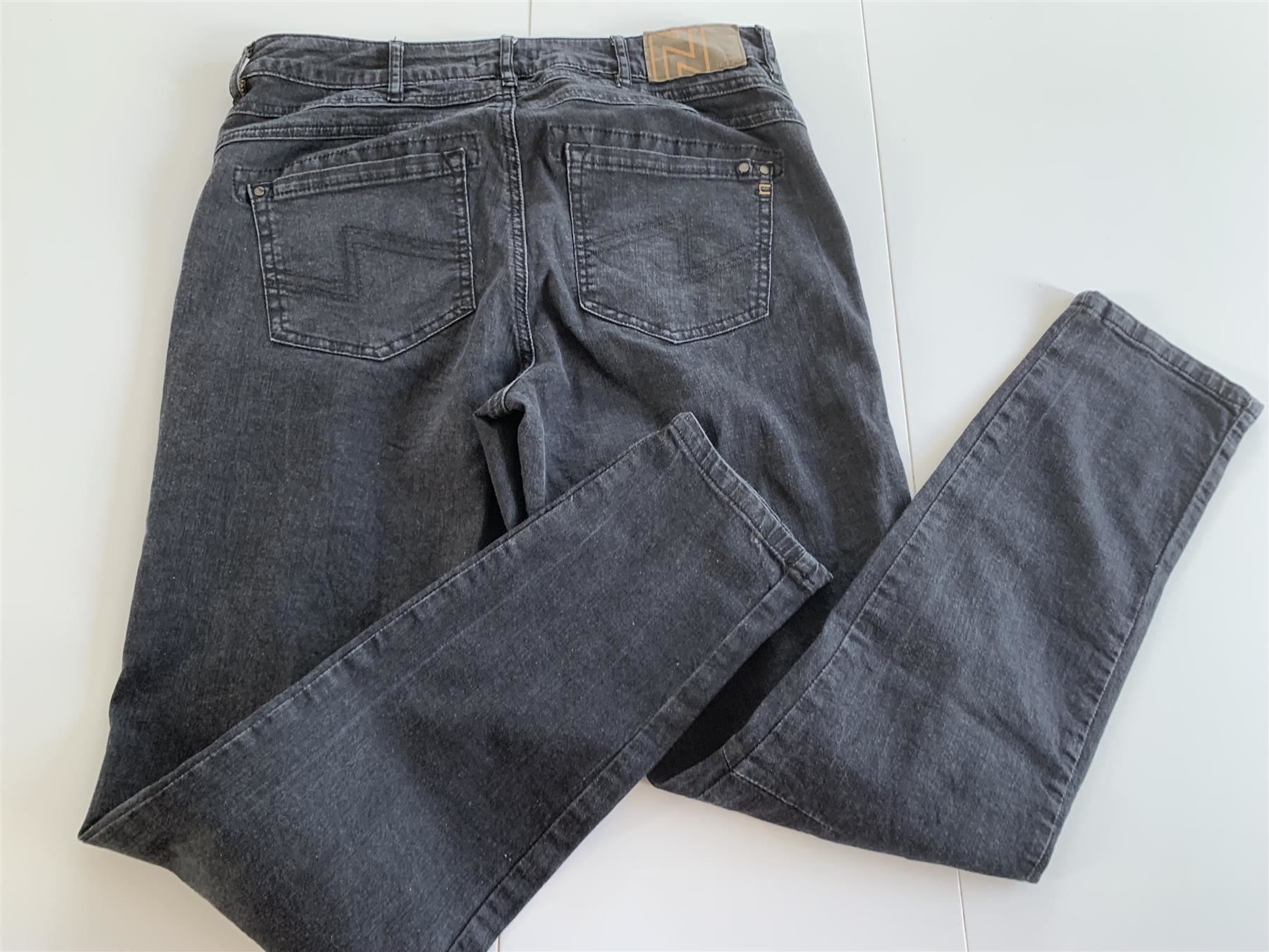 Nile Pantaloni: NILE - schwarze leichte Jeans Hose Gr S+ – Nuovo (secondo la descrizione) da Meiringen venduto da Sheyene 2