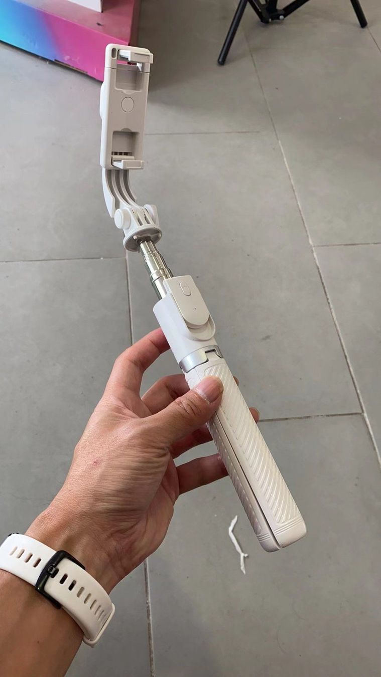 Treppiedi & Teste: NEUF Selfie stick Blanc 103cm avec trépieds télécommande – Nuovo e nell'imballaggio originale da Morges venduto da All4nature 3