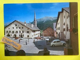 1976 Zuoz, Dorfplatz mit Kirche und Plantahaus