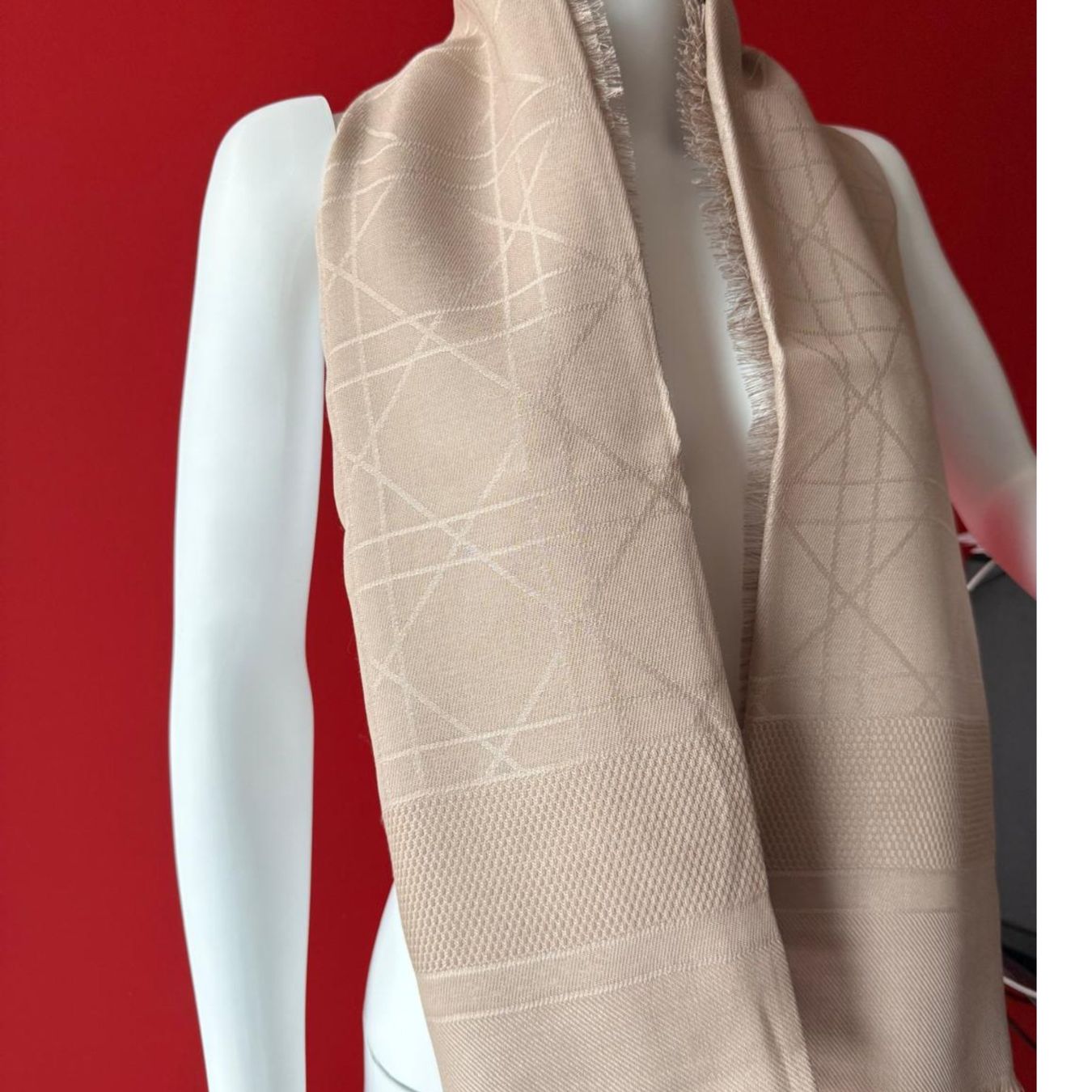 Dior Foulards & écharpes: Dior Schal, Sandfarben – D'occasion à Oberarth par SSS. 1