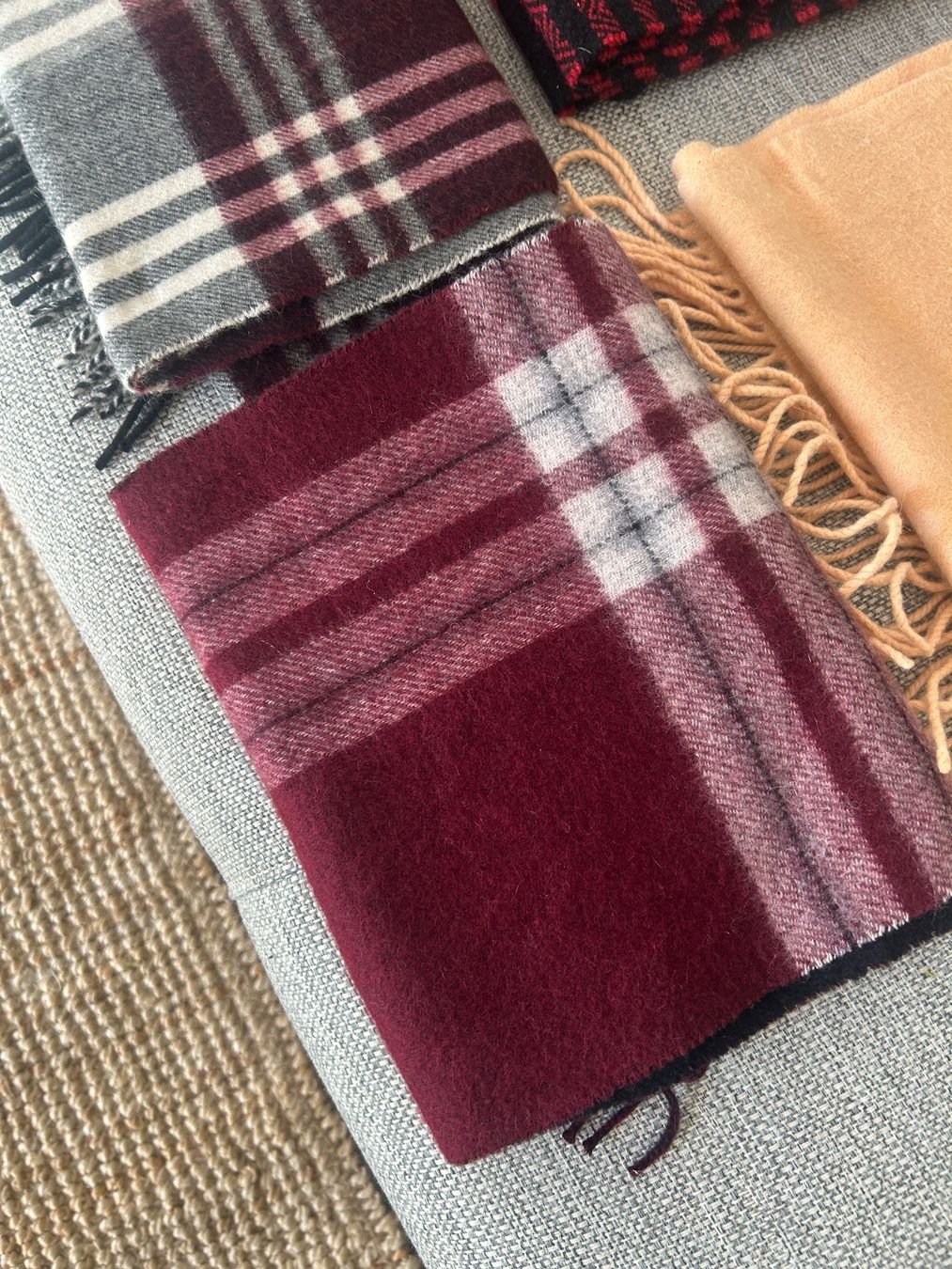 Lotti di vestiti: Kaschmir Schals Bundle – Usato da Illnau venduto da Monkky 4