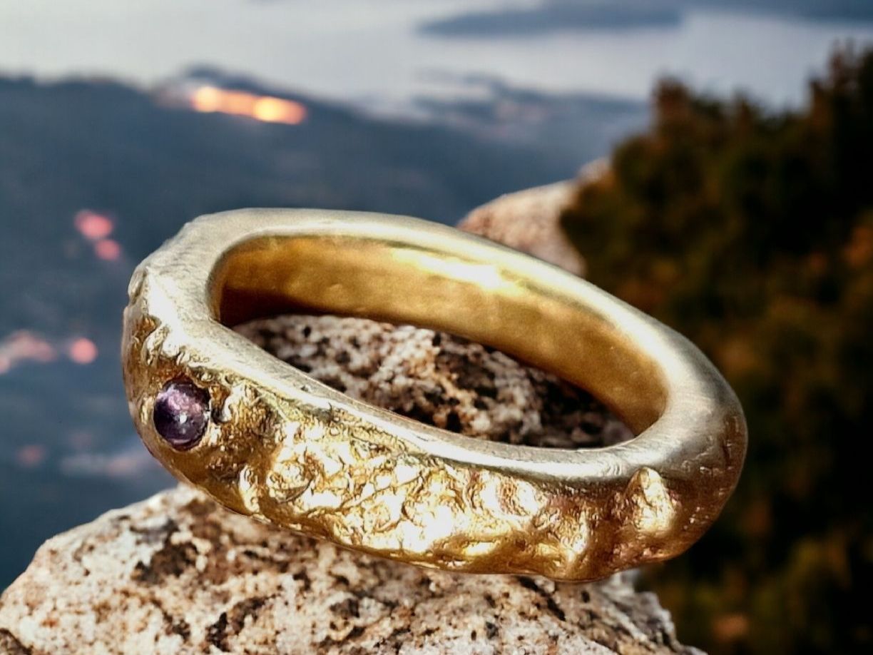Anelli: Wilder Ring, Bronze mit Iolith, Grösse 46,75 – Nuovo e nell'imballaggio originale da Aarau venduto da Schmuckhoehle_MD 1