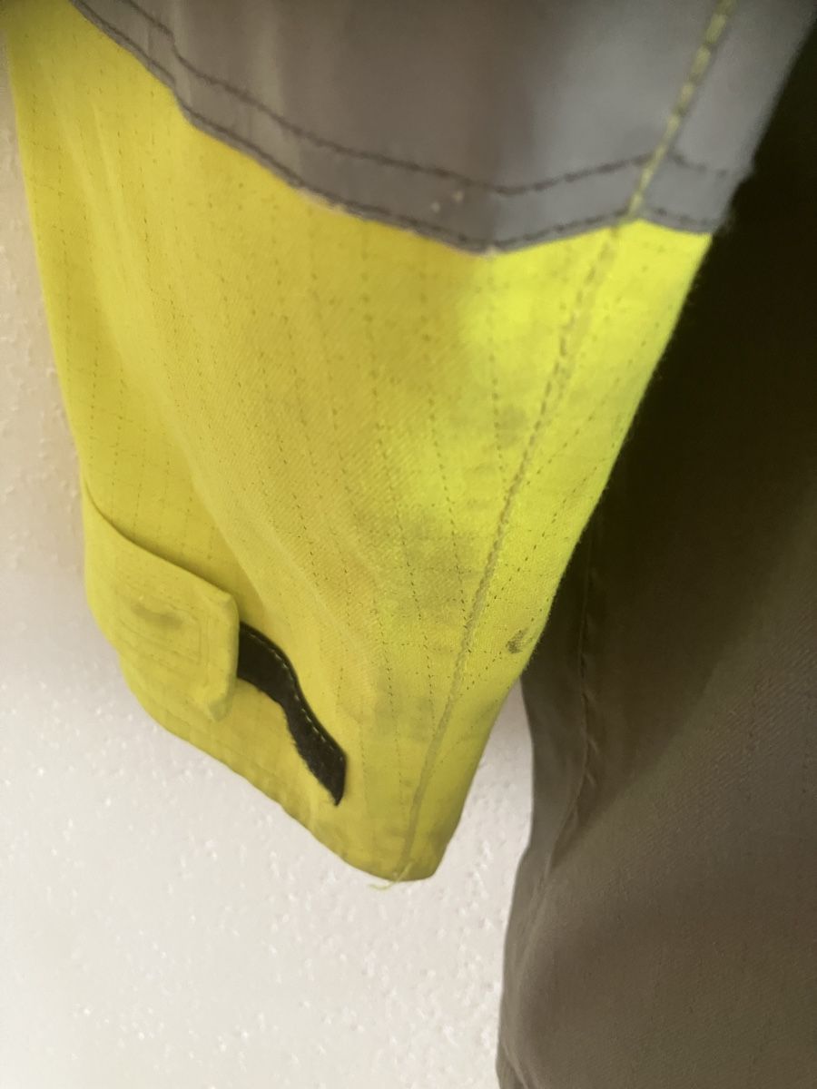 Giacche: Arbeitskleidung   Warnschutz Jacke Gr. M – Usato da Bettwiesen venduto da Zustand57 4