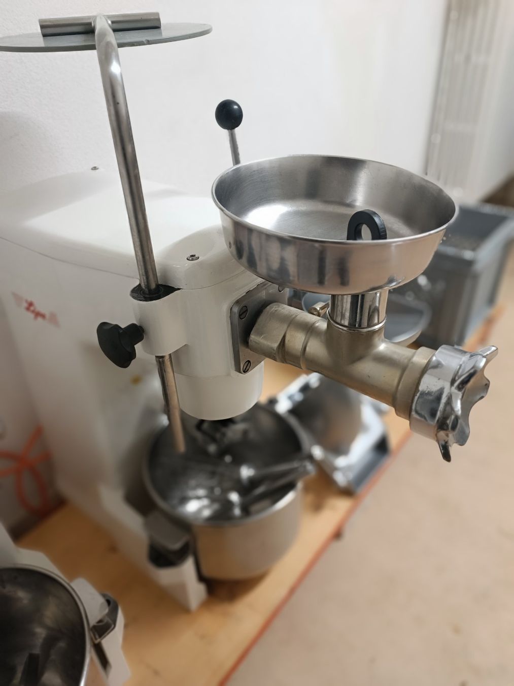 Attrezzi da lavoro: Lips Piccolo Rotor Fleischwolf Gemüseschneider – Usato da Lengnau BE venduto da turbostef 1