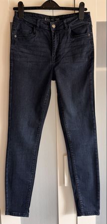Tolle Jeans von Amisu, dunkelblau, Grösse 28, Top Zustand!