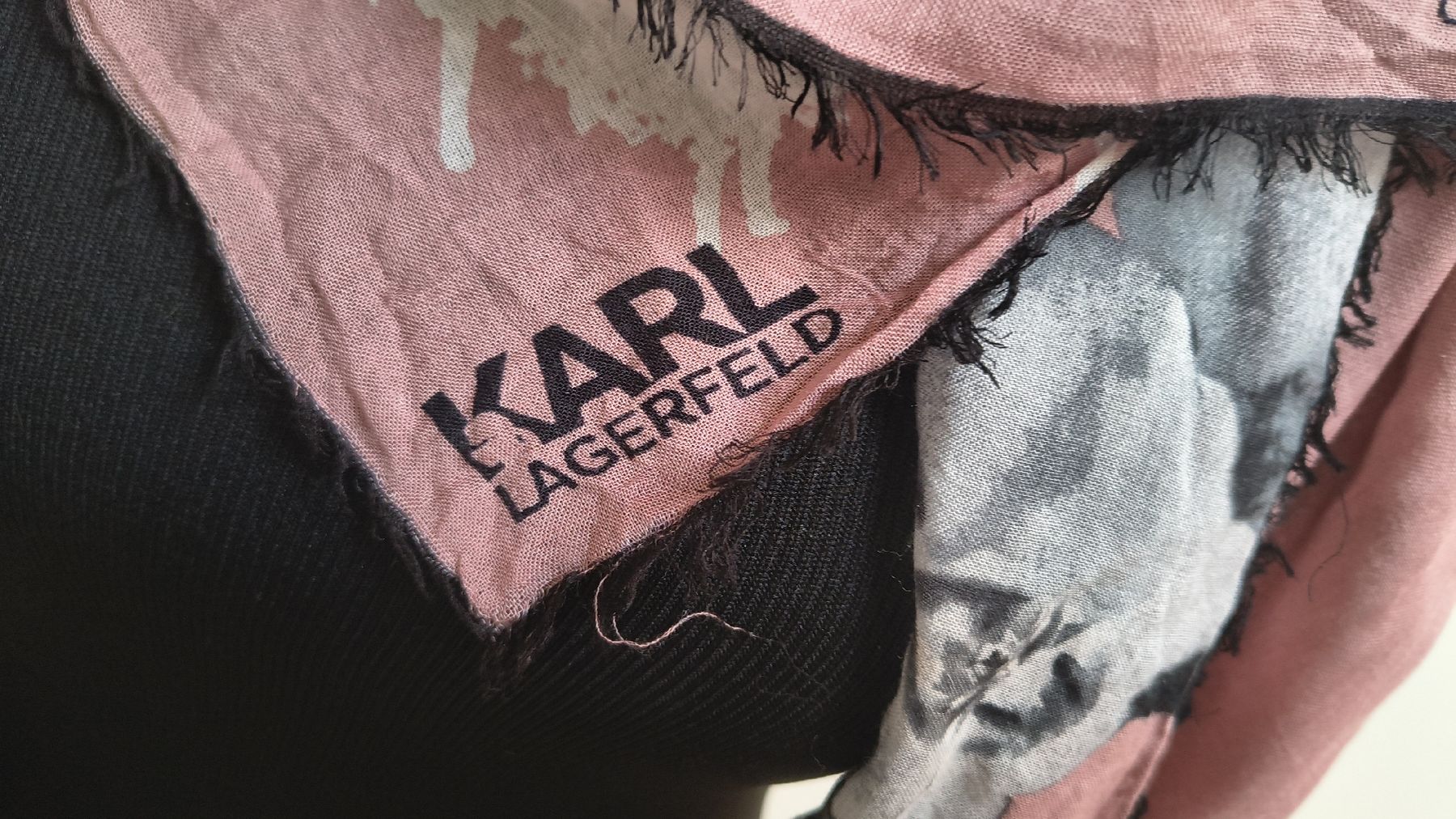 Karl Lagerfeld Foulards, Tücher & Schals: Halstuch Karl Lagerfeld  – Gebraucht aus Urtenen-Schönbühl von m.schneider85 1