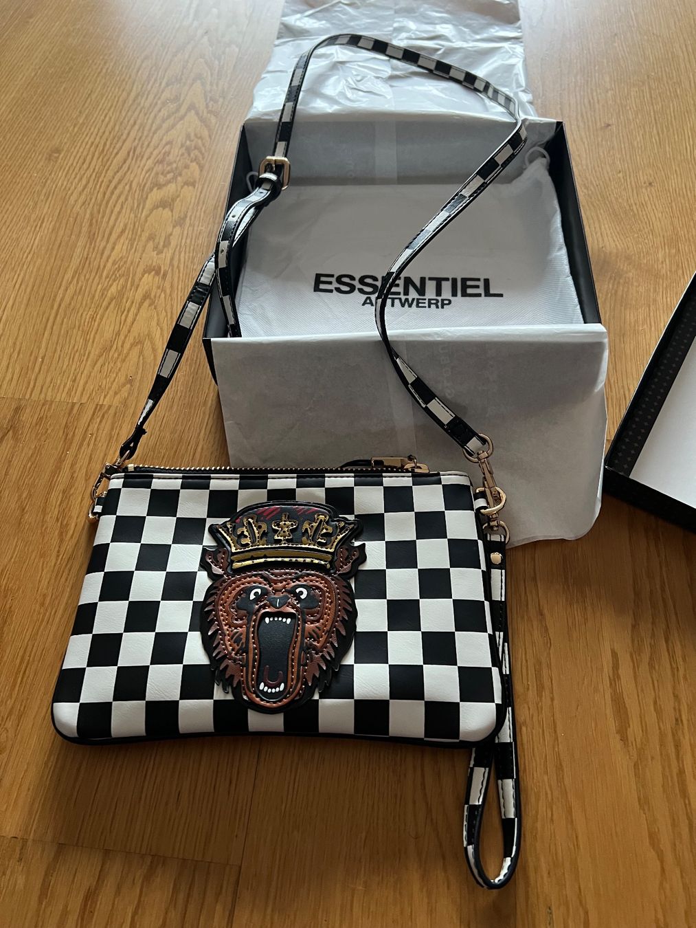 Essentiel Antwerp Borse da donna: Handbag und Geldbeutel - Neu – Nuovo e nell'imballaggio originale da Glattpark(Opfikon) venduto da ces_n77q 2