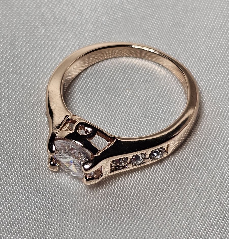 Anelli: Vergoldeter Ring mit weissem Zirkonia Gr. 8 – Nuovo (secondo la descrizione) da Grenchen venduto da dar_6d52 1