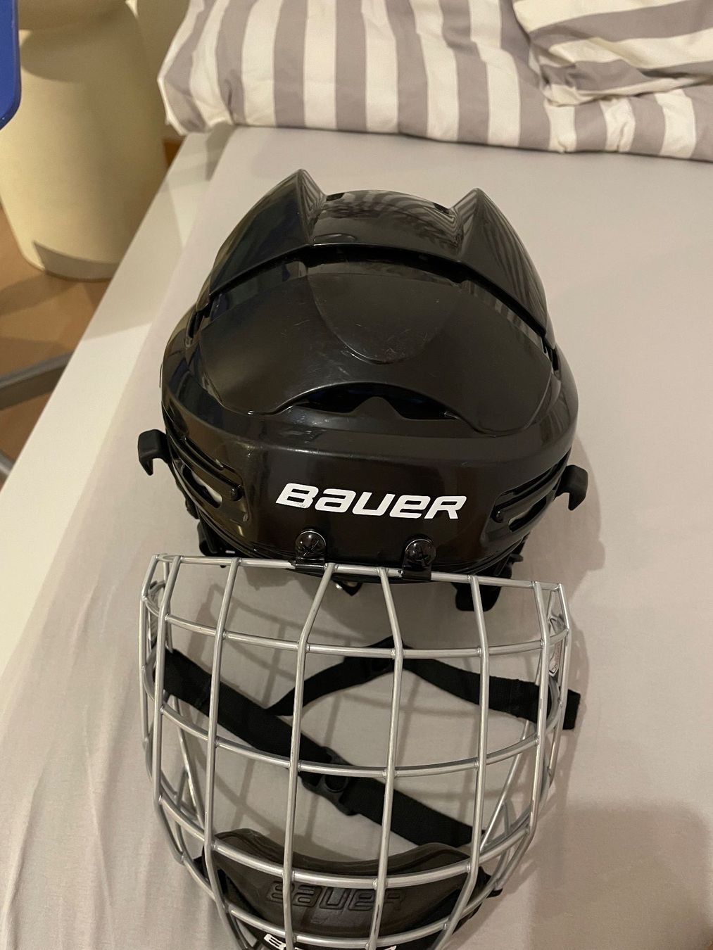 Bauer Caschi: Bauer 5100 Eishockey Helm schwarz mit Gitter, Grösse S – Usato da Horgen venduto da hef_p8zg