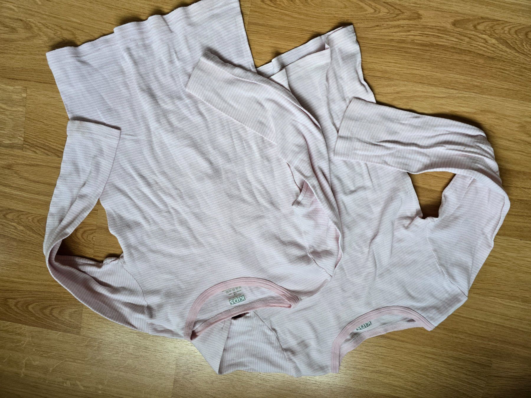 Maglioni & Felpe: 2 Langarmshirt Kids Gr. 128 – Usato da Büttikon AG venduto da Amineah