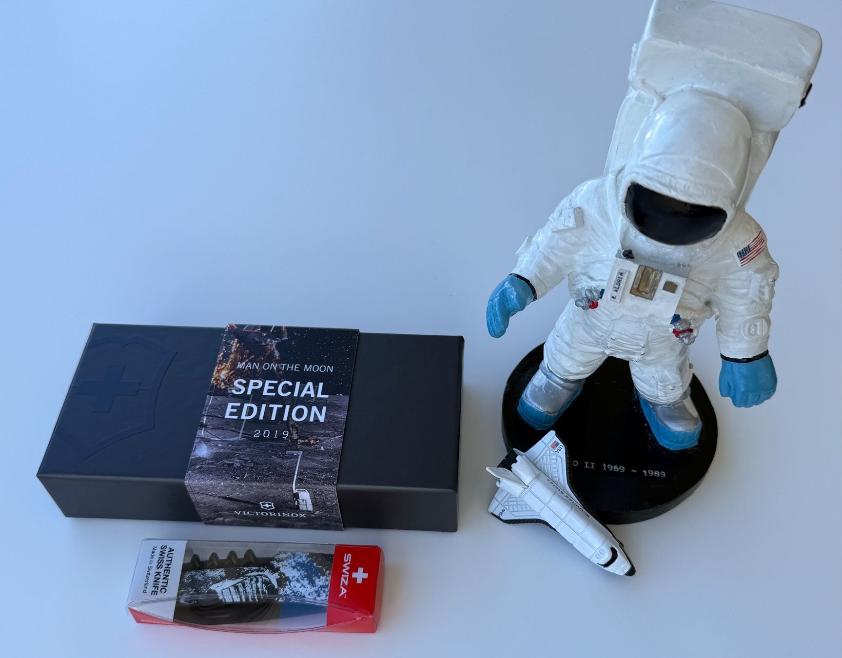 Victorinox Coltelli tascabile: Victorinox "Man on the Moon" Special Edition 2019 Set – Nuovo (secondo la descrizione) da Luzern venduto da Cabriolet 1