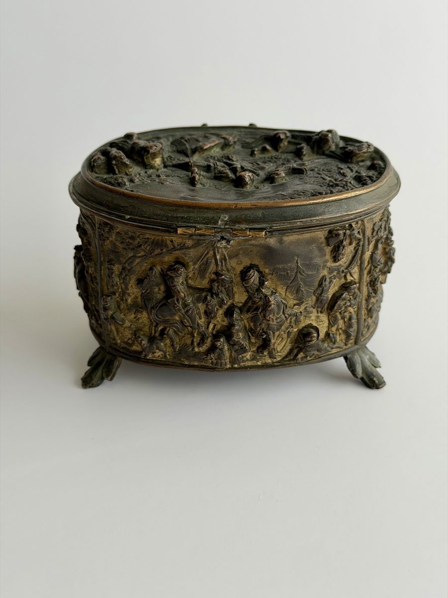 Barattoli: Boîte à bijoux en bronze décorée, antique. – Usato da Genève venduto da mar_nd6c 2
