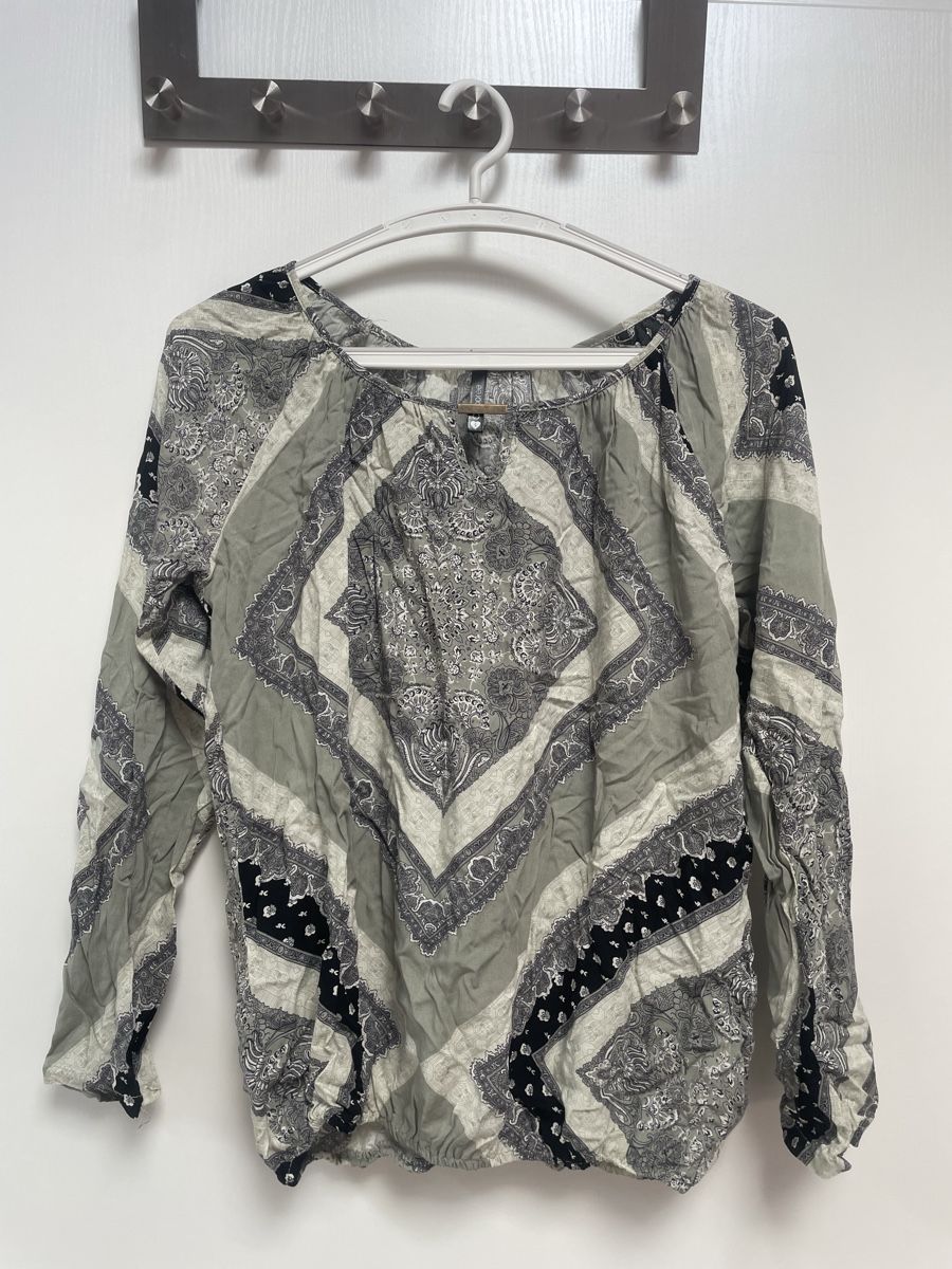 Blusen: Blouse à motifs – Gebraucht aus Corgémont von Leane.Z