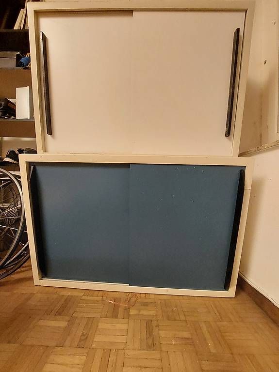 Armoires: 1 Hängeschrank Blau/Weiß 1960er Jahre – D'occasion à Zürich par H44