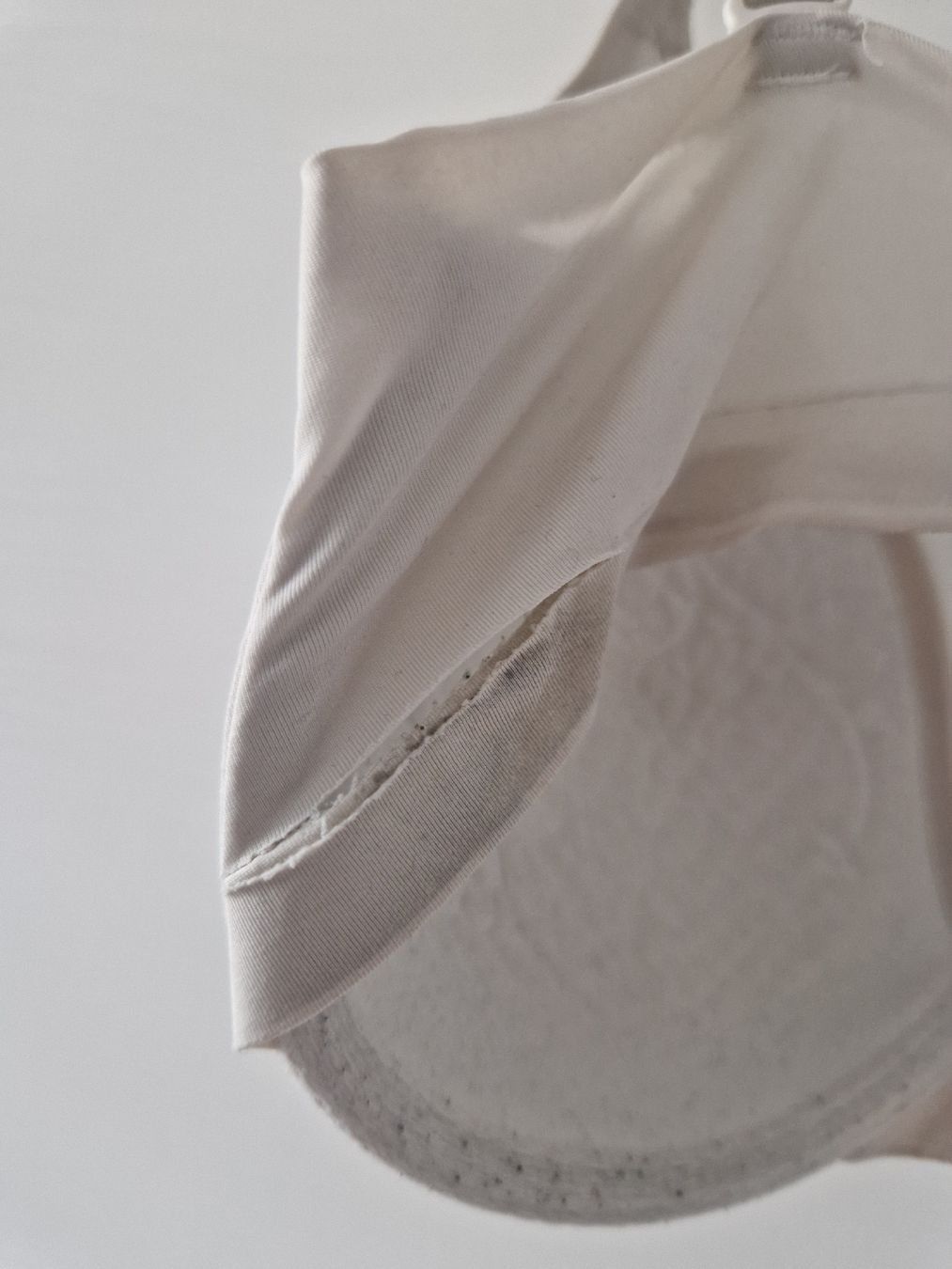 Sloggi Altra biancheria intima: Weisser Sloggi Wow Breeze BH -Grösse 75D – Usato da Niedergösgen venduto da _.vanii._ 3
