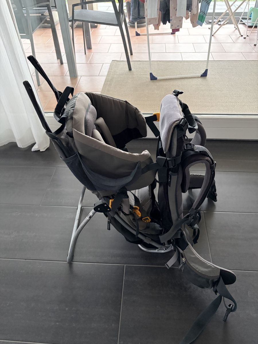 Deuter Marsupi portabebè: Deuter Kid Comfort II – Usato da Bonstetten venduto da Keynes