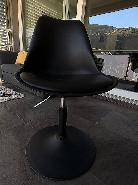 Stühle: Vends 6 chaises – Gebraucht aus Sion von bru_dj8v 1