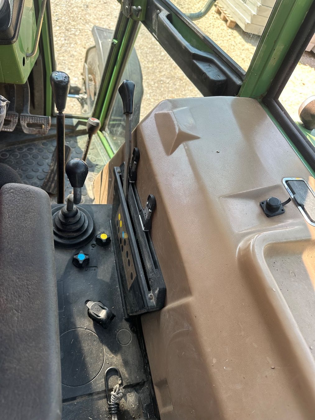 Fendt Tracteurs: Fendt Farmer 304 LS – D'occasion à Treiten par rom_rvf7 8