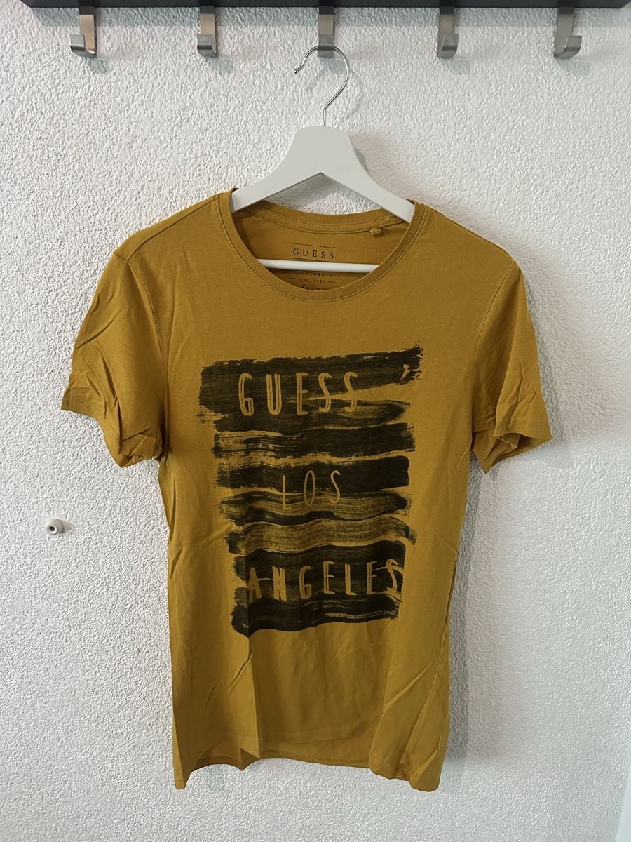 Guess T-shirt: Guess T-Shirt gr S – Usato da Niederuzwil venduto da gullipulli
