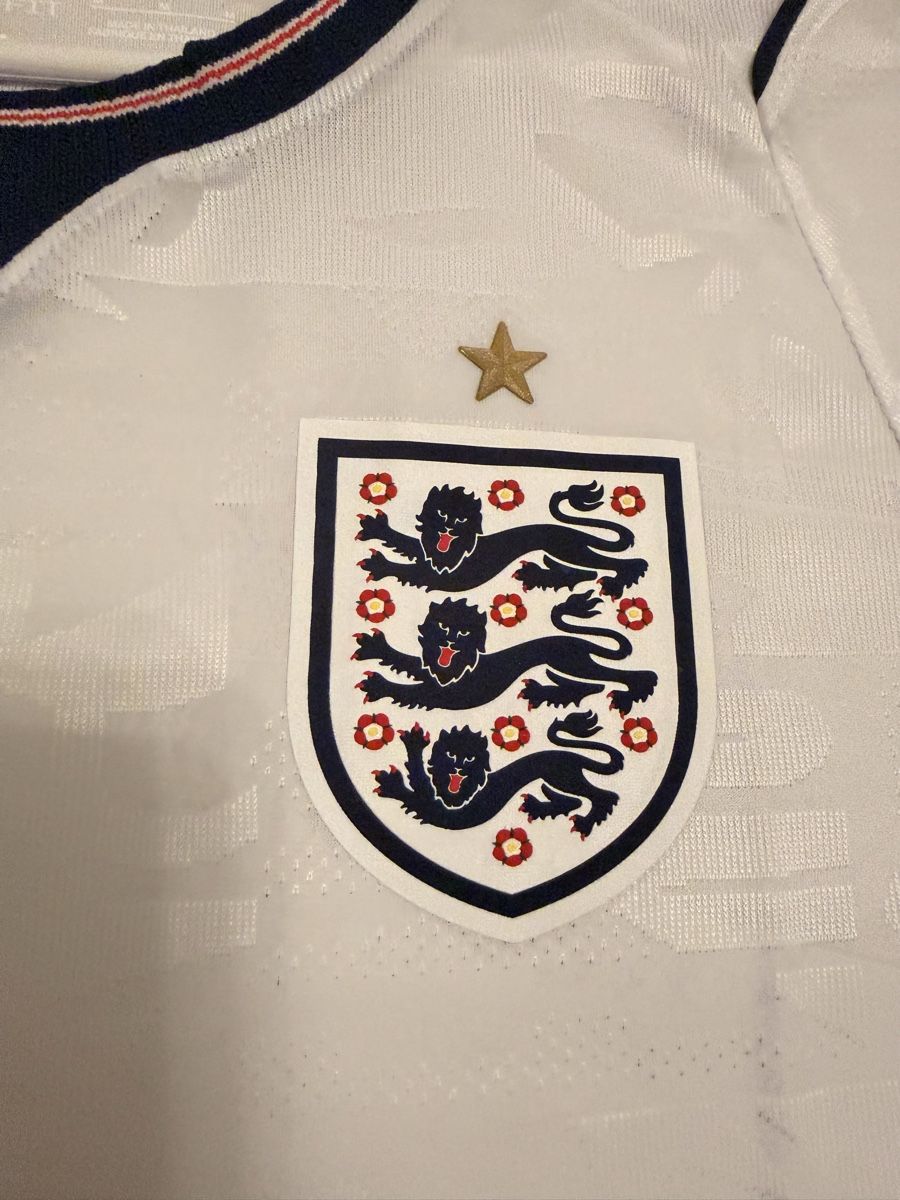 Nike Maillots de corps & Pantalons: Maillot Angleterre Nike Blanc Taille M NEUF – Neuf avec emballage d'origine à Lausanne par Piko-piko 2