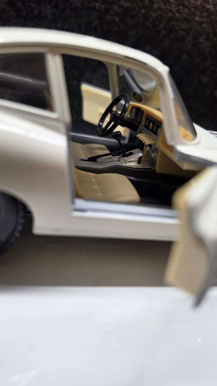 Jaguar Modellini d'auto: Modellauto Jaguar E-Type Coupe 1:18 – Difettoso da Obergerlafingen venduto da 88MPH 4