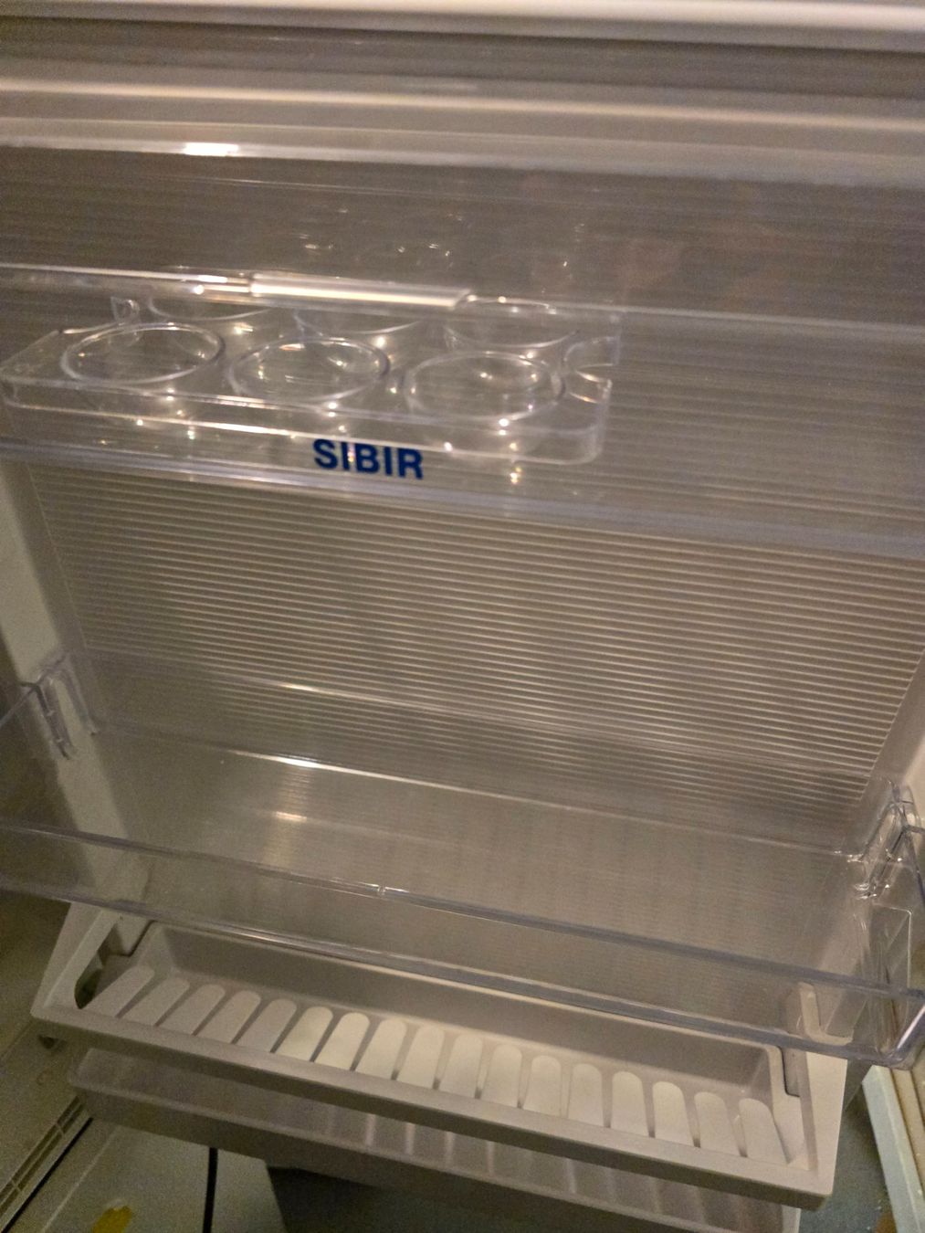 Frigoriferi: Gepflegter Kühlschrank Sibir – Usato da St gallen venduto da bb_12 6