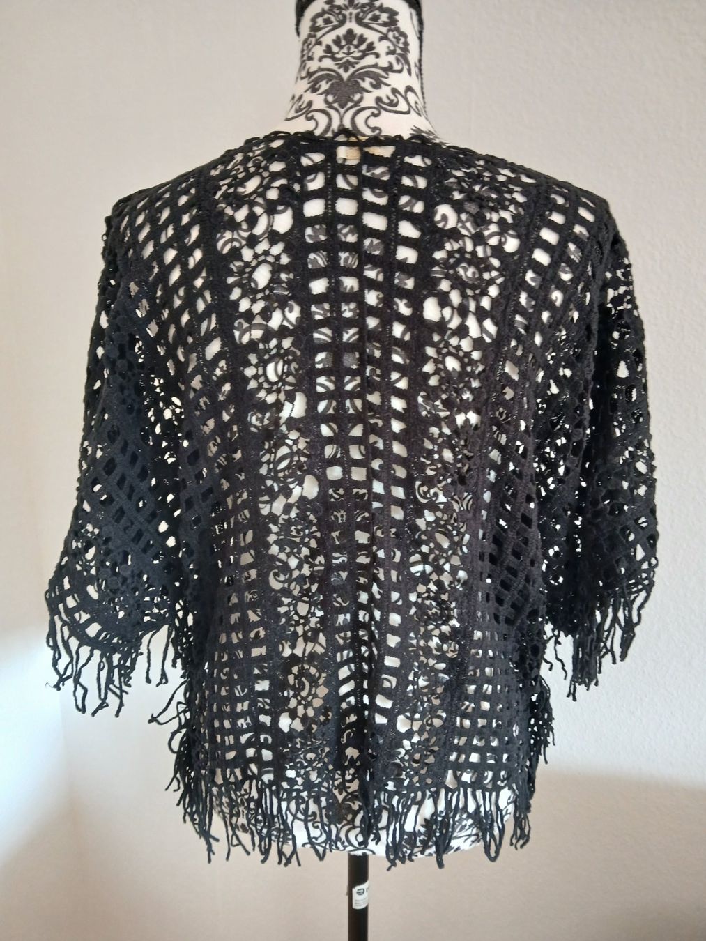 Blusen: Schwarze Spitzenbluse, Gr. M, Häkeloptik, Fransen, Boho-Stil – Gebraucht aus Glattbrugg von fin_66d8 3