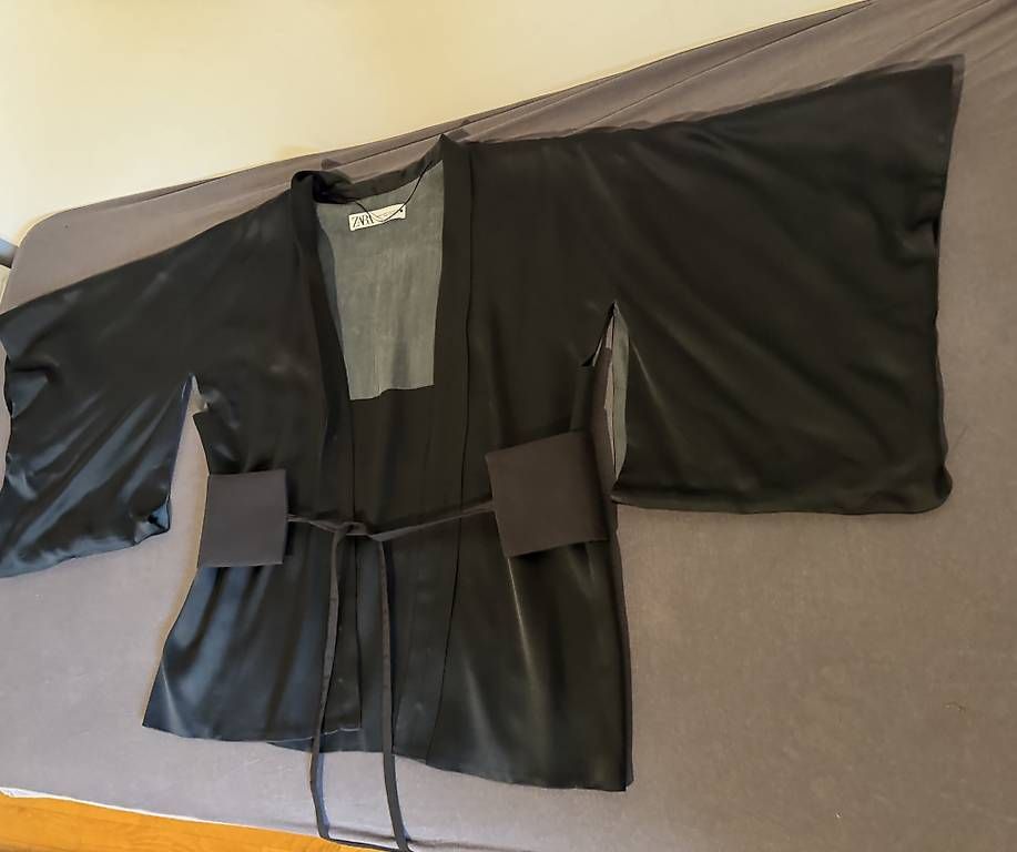 Art international: Schwarzer Kimono von Zara – D'occasion à Rudolfstetten par krach 2
