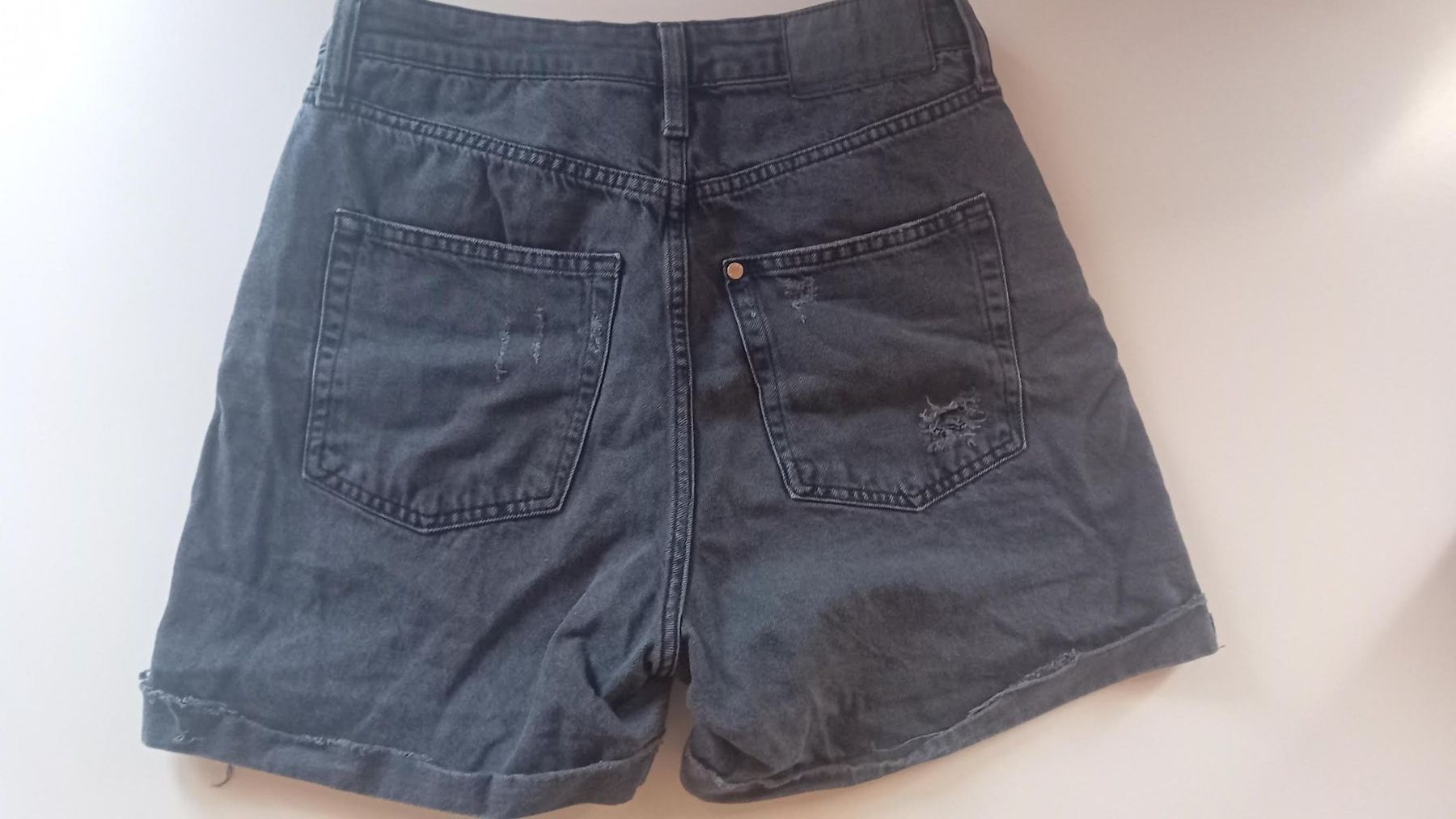 H&M Pantaloni: Schwarz Mom Shorts Gr. 36 – Usato da Salez venduto da Robe12 1