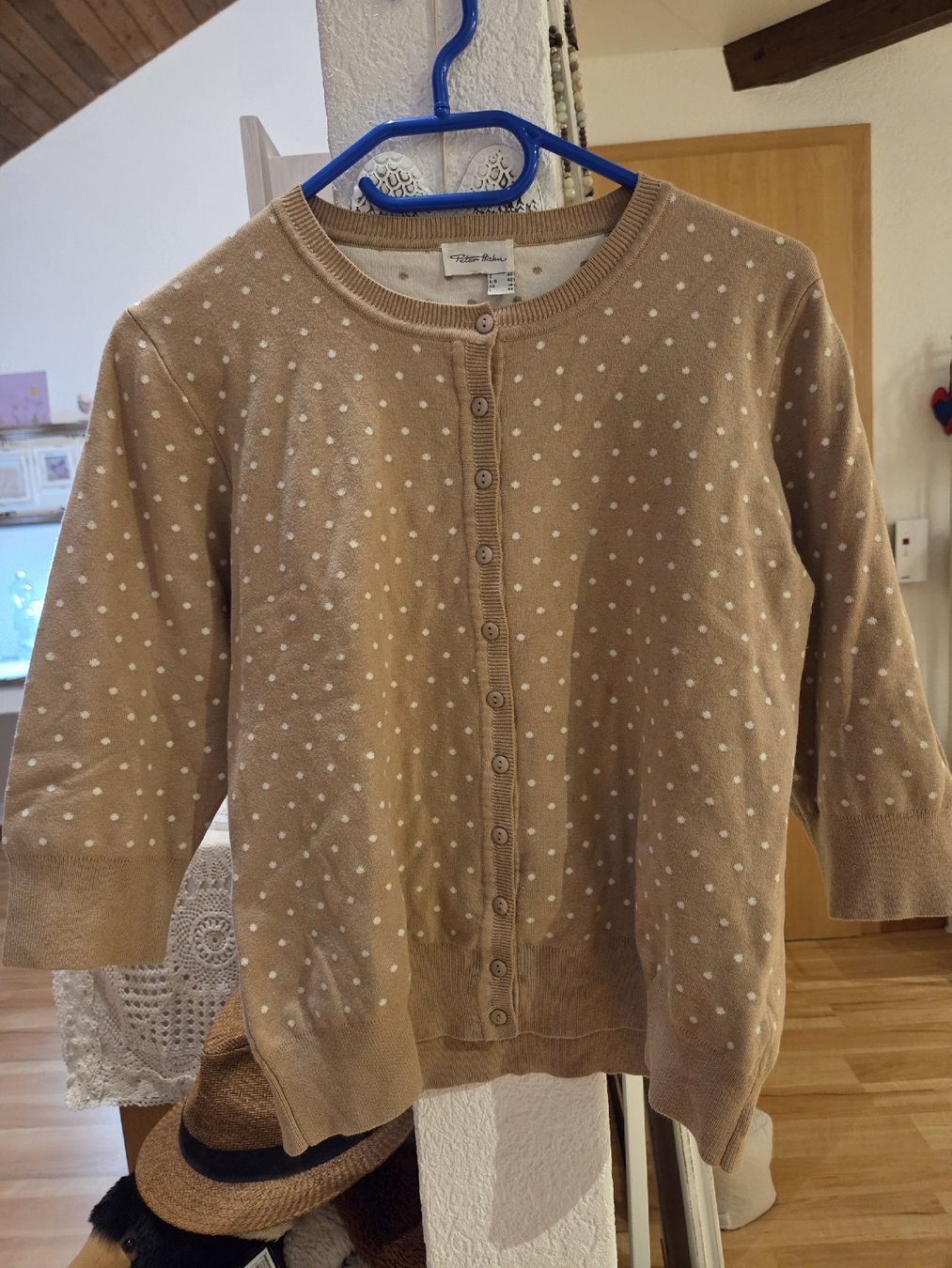 Peter Hahn Giacche: Peter Hahn Strickjacke, beige mit Punktmuster, Gr. 40 – Nuovo (secondo la descrizione) da Busswil BE venduto da Angy1974