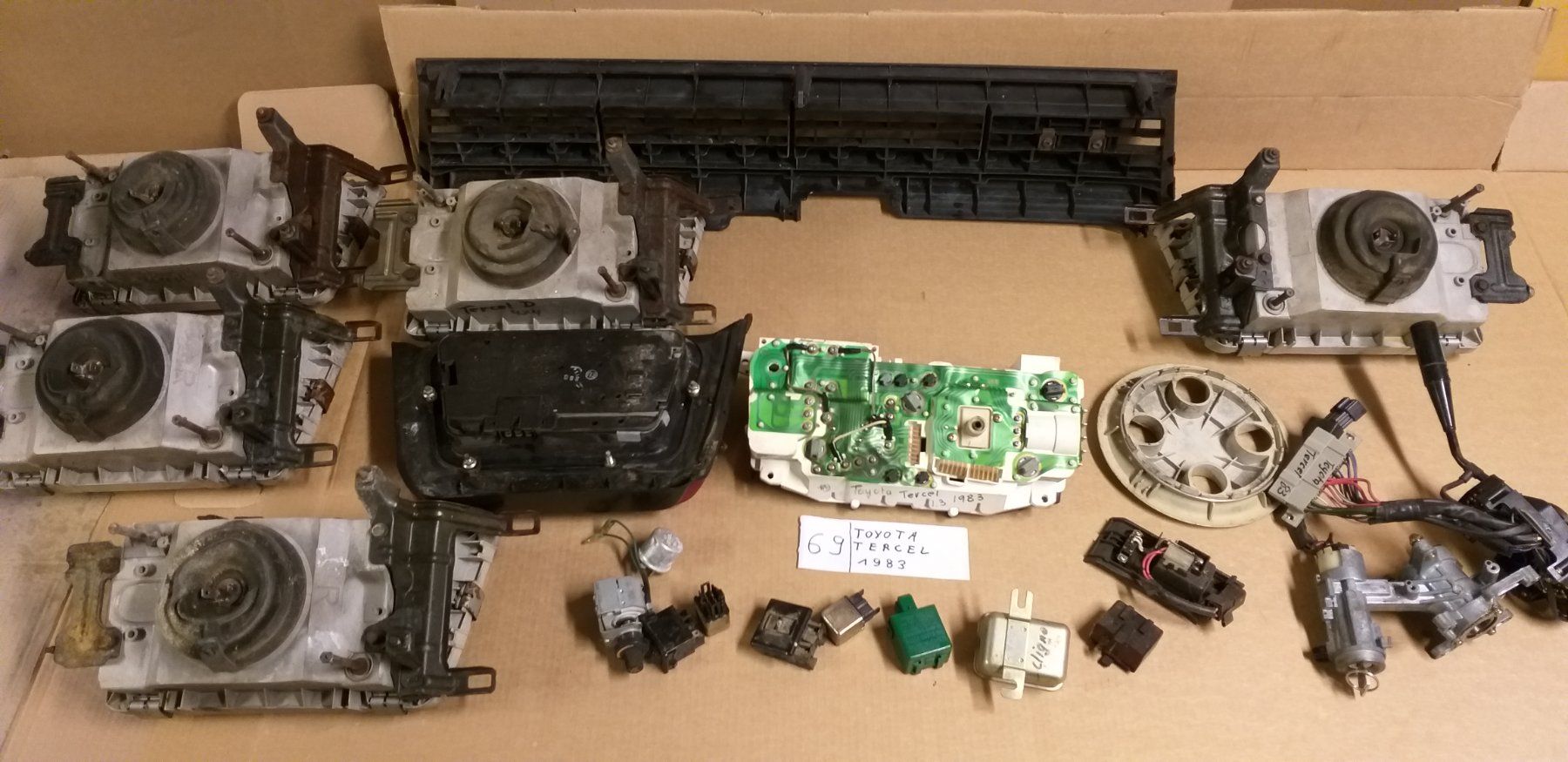 Toyota Tutti pezzi di ricambio auto: TOYOTA TERCEL 1983 OLDTIMER  DIVERSES PIECES  /  DIV. TEILE – Usato da cortébert venduto da rlv 4