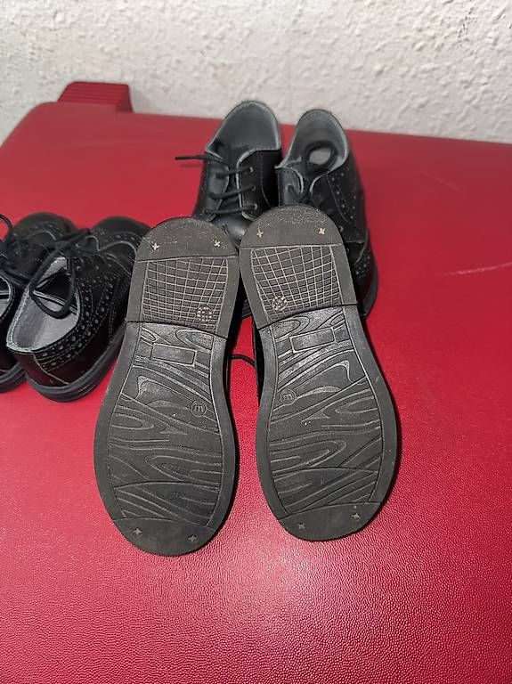 Chaussures garçon: Schwarze Schnürschuhe Kinder  – D'occasion à St. Gallen par EllyM. 4