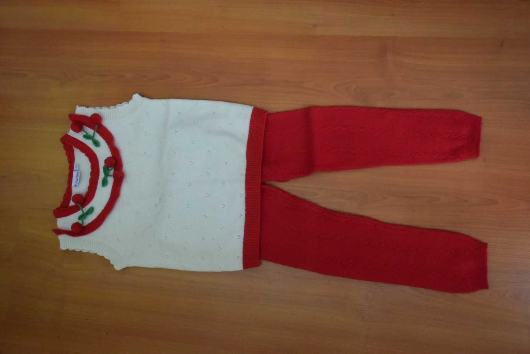 Lotti & Set di vestiti: Mädchen-Set: Pollunder mit Kirschen & warme Leggins, Gr. 110 – Usato da Densbüren venduto da TutaLarsen