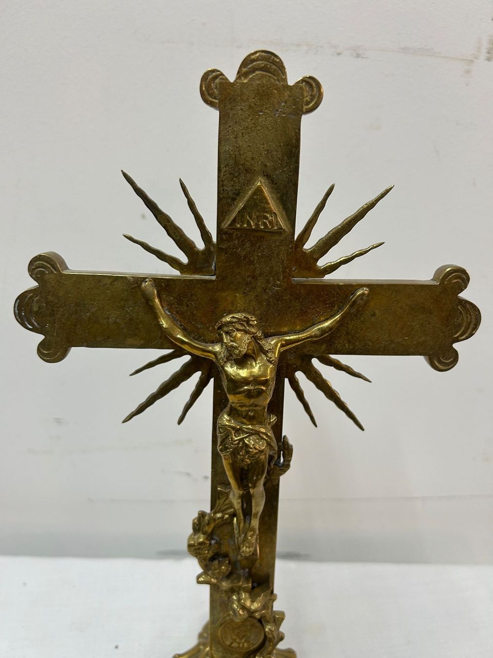 Skulpturen & Statuen: Bronze/Messing-Statue Standkruzifix ca. um 1890 – Gebraucht aus Zürich von Levelart 1