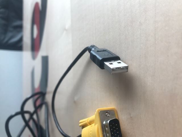 Kabel: KVM Kabel – Neu (gemäss Beschreibung) aus Wängi von Bmo 4