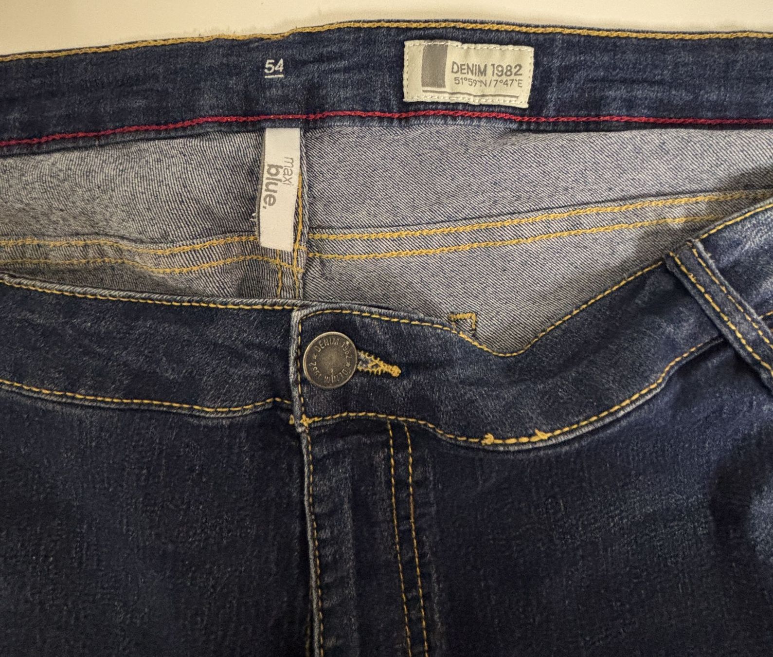 Pantaloni: Blaue kurze Jeans Hose – Usato da Buchs AG venduto da SellAndBuyX 1