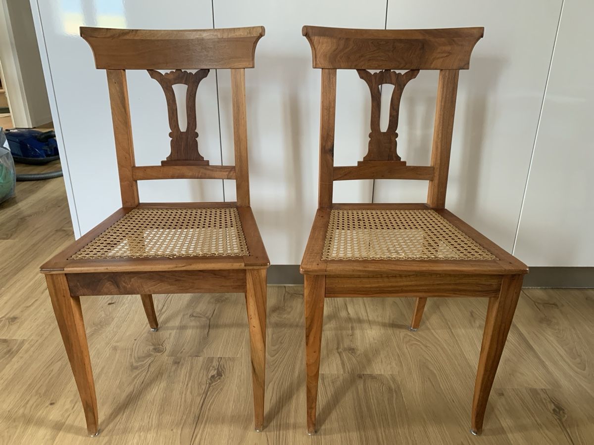 Chaises: 2 Stühle Nussbaum mit Jonc-Geflecht (defekt) – Défectueux à Thierachern par reten