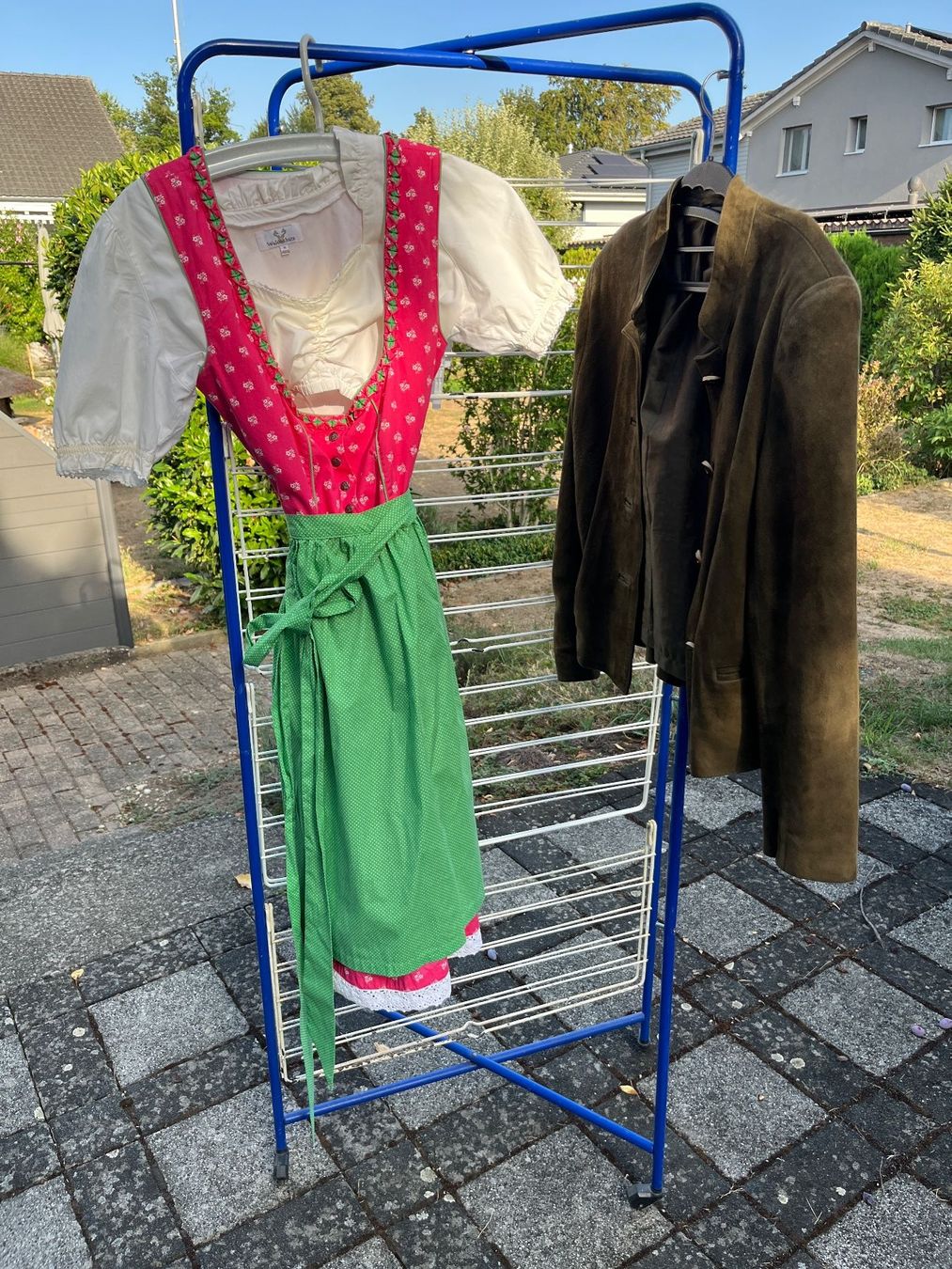 Vestiti: Dirndl mit Bluse Baumwolle und Lederjacke Grösse 40/42 – Usato da Aarberg venduto da Robwal