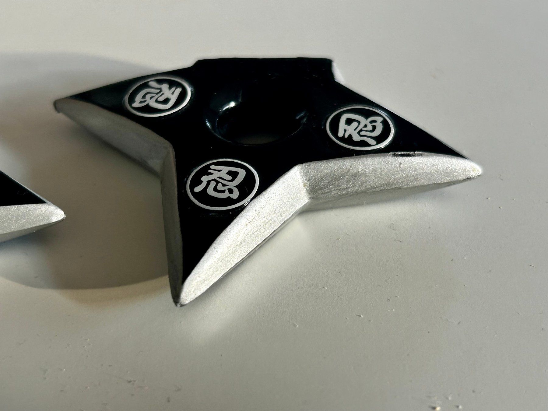 Calamite: 2er-Set Shuriken-Magnete – Usato da Dietlikon venduto da Mankai 5