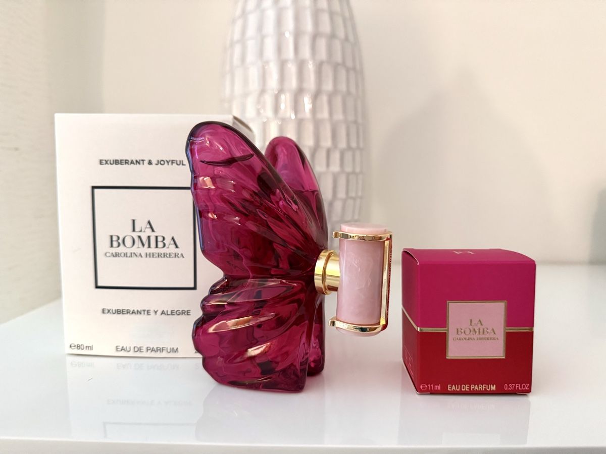 Carolina Herrera Profumi & Eau de Toilette: Carolina Herrera La Bomba Eau de Parfum 80 ml – Nuovo e nell'imballaggio originale da Romanel-sur-Lausanne venduto da Koala1908