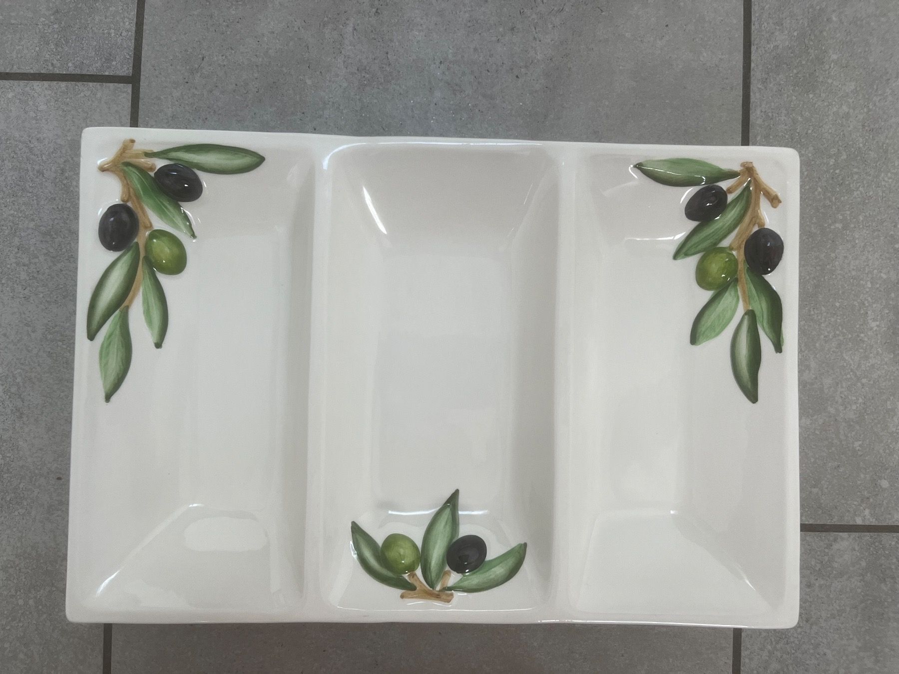Servierplatten: Italienische Keramikplatte, Olivendesign – Gebraucht aus Egg b. Zürich von adimoxon