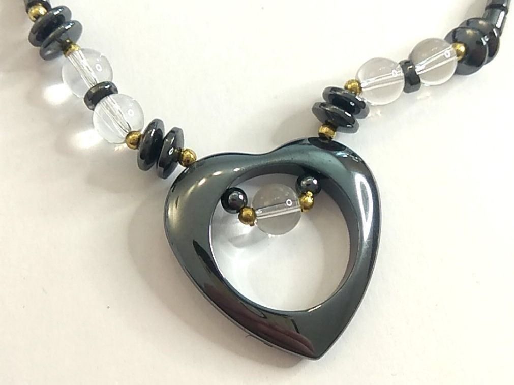 Catenine: Hämatit Herz Kette mit Kristallperlen – Nuovo e nell'imballaggio originale da Münchenbuchsee venduto da Daniel0133