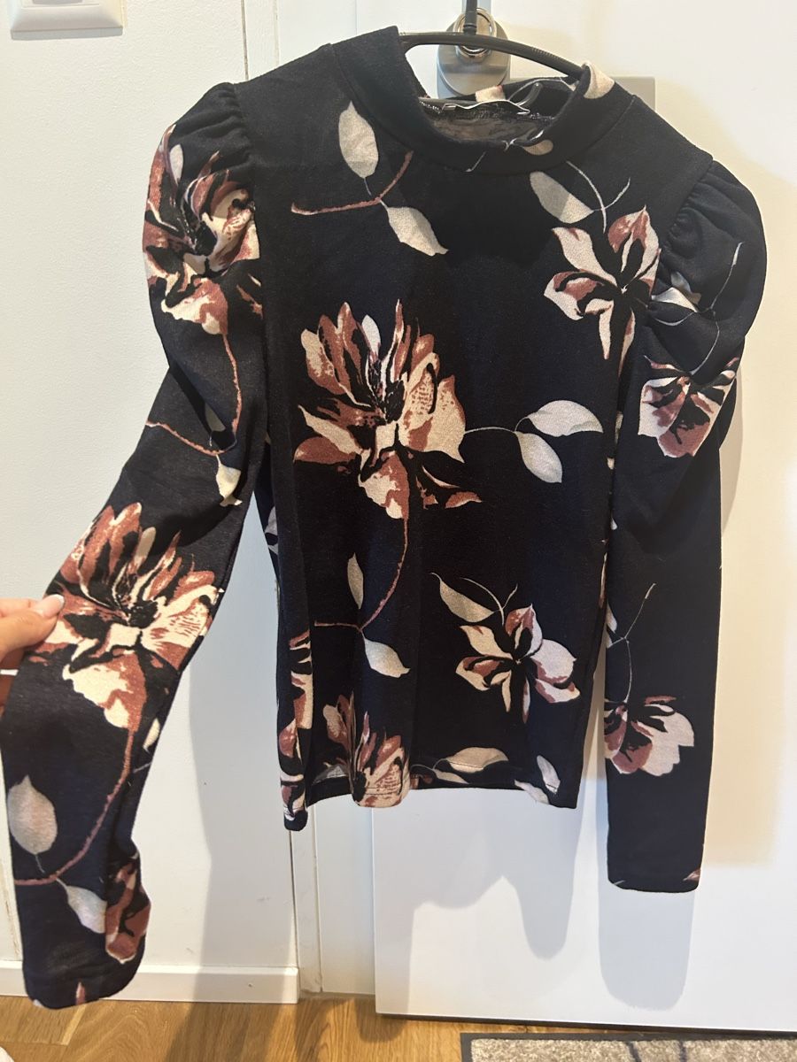 Only Pullover & Sweatshirts: Damen PulloverONLY mit Blumenprint Grösse XS🌸 – Gebraucht aus Sursee von ramona0406