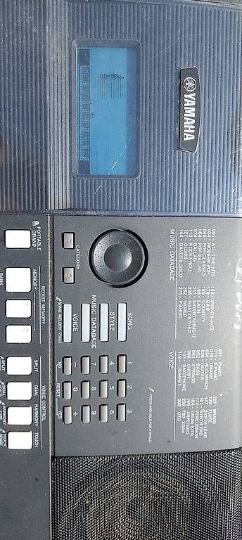Yamaha Instruments de musique: E-Piano mit Ständer – D'occasion à Buochs par hortulus 2