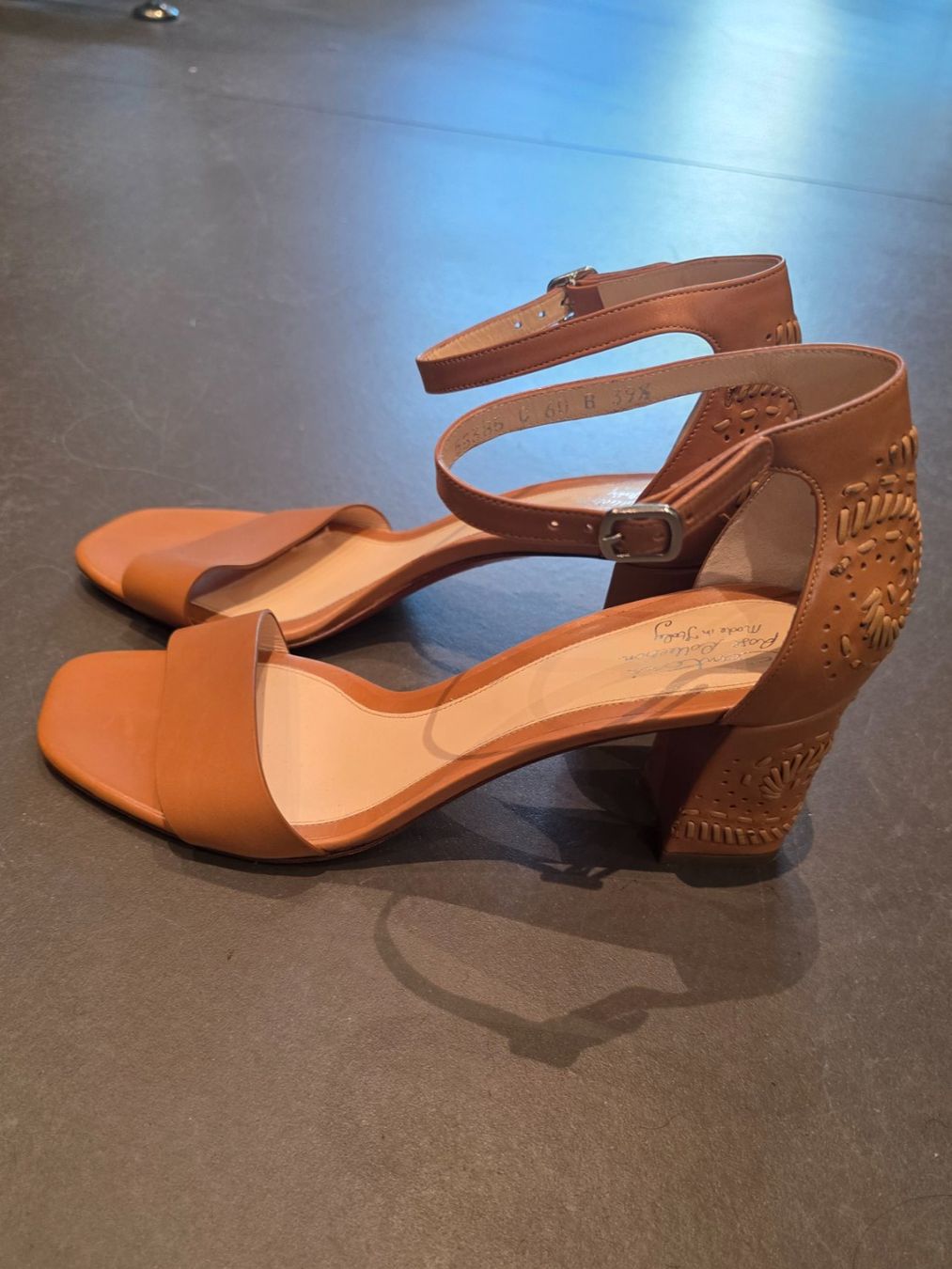 Santoni Damenschuhe: Santoni Calypso Sandale – Gebraucht aus Zürich von ANU-AnimalsNeedUs 2