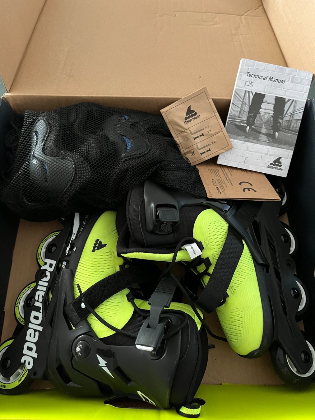 Pattini in linea & Pattini a rotelle: Rollerblades Microblades 33-36,5 – Usato da Lützelflüh-Goldb venduto da Fresu8 6
